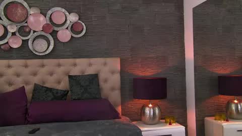polly_curiouss online show from April 29, 2:31 pm