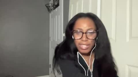 Snapshot of popasprincess chatting on December 10, 3:09 am princess online show from December 10, 3:09 am