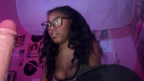 Snapshot of popasprincess chatting on February 12, 4:01 am princess online show from February 12, 4:01 am