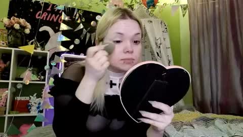 KarenChan online show from March 8, 5:50 pm