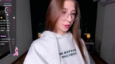 Elizabeth online show from February 4, 8:23 pm