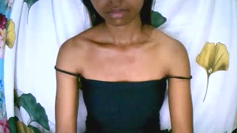 prettiethalia online show from December 18, 7:46 am