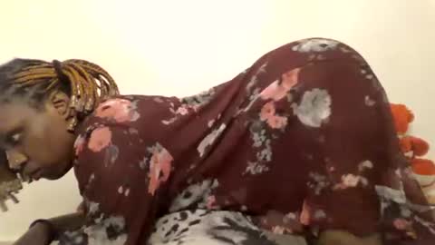 pretty_curvy99 online show from June 22, 1:08 pm