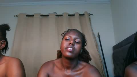 pretty_empress online show from August 3, 7:08 pm