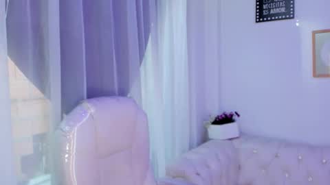 pretty online show from November 23, 12:18 pm