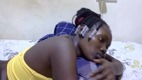 pretty_leila1 online show from May 1, 9:18 pm