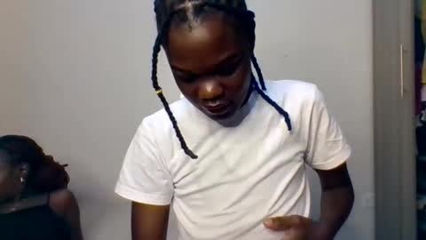 naya online show from November 15, 9:05 pm