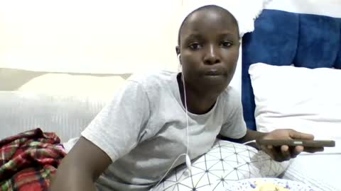 pretty_petite_ebony online show from June 12, 6:21 am