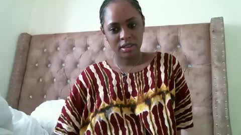 Snapshot of pretty_zii chatting on October 25, 11:51 am zii online show from October 25, 11:51 am
