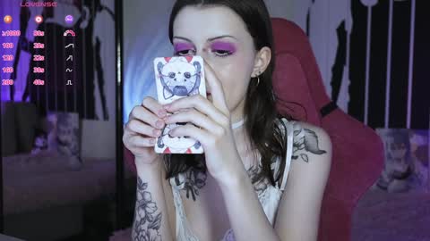 Snapshot of prettybones chatting on February 8, 11:02 pm Violet online show from February 8, 11:02 pm