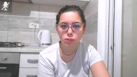 prettyjulliette online show from November 23, 2:30 pm