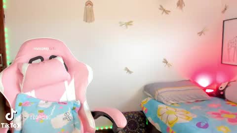 princessluna_14 online show from June 25, 9:16 pm