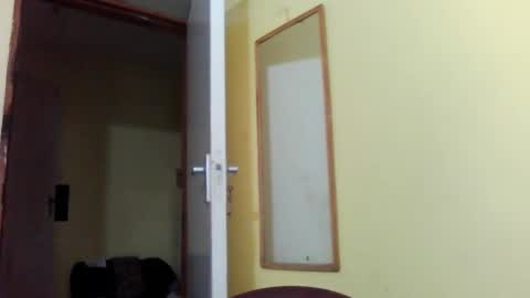 Snapshot of princessmiles2 chatting on February 28, 9:23 pm phelly online show from February 28, 9:23 pm