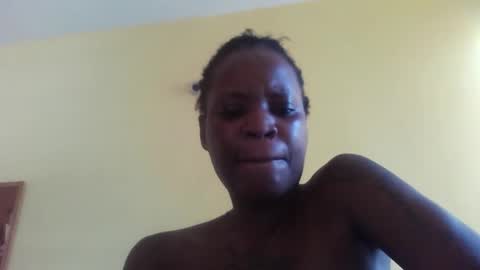 Snapshot of princessmiles2 chatting on March 4, 11:40 am phelly online show from March 4, 11:40 am