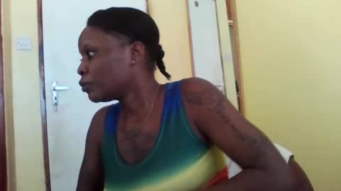 Snapshot of princessmiles2 chatting on February 28, 11:14 am phelly online show from February 28, 11:14 am
