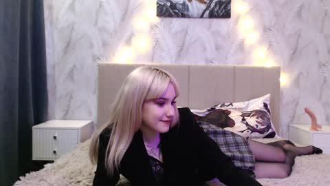 18 y.o online show from December 15, 12:17 pm