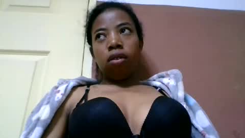 prisca880319 online show from July 20, 1:52 am