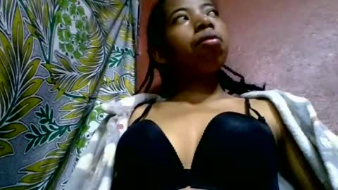 prisca880319 online show from July 2, 2:44 am
