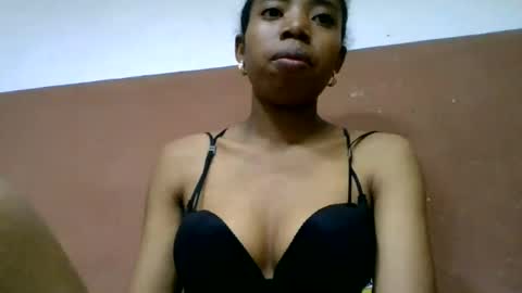 prisca880319 online show from August 1, 7:43 am