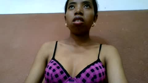 prisca880319 online show from August 3, 11:27 am