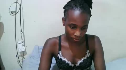 pritty_amber online show from April 28, 2:38 am