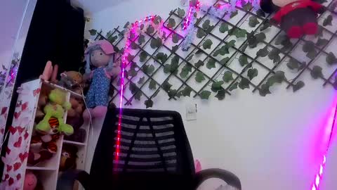 Snapshot of pucaa_ chatting on December 9, 1:40 am Emma Rico model indep online show from December 9, 1:40 am