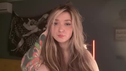Bella online show from May 4, 3:38 pm