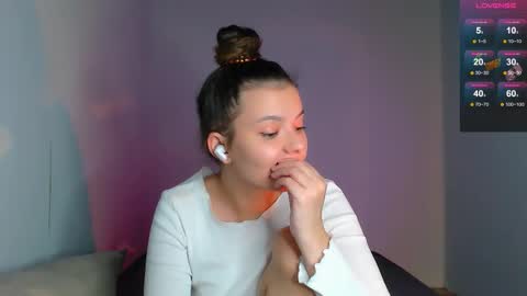 Snapshot of purple_peach chatting on October 12, 12:24 am Carolyn online show from October 12, 12:24 am