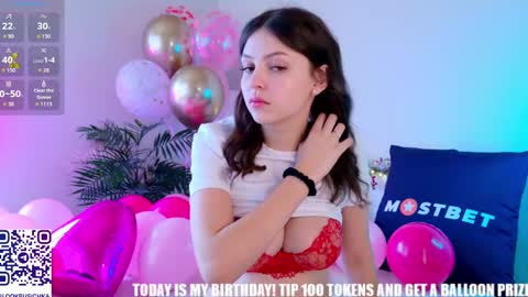 Snapshot of pusichka_ chatting on December 16, 10:29 am Diana    Onlyfans  online show from December 16, 10:29 am