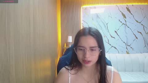 Qetsyah online show from February 8, 1:48 pm