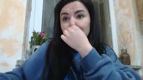 L online show from March 6, 10:15 pm