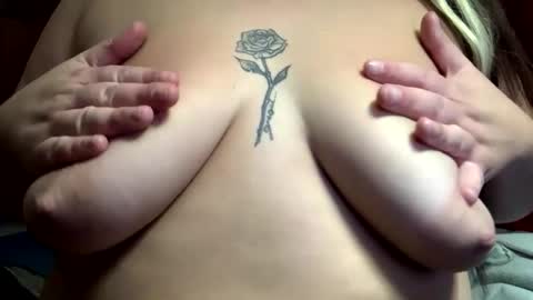 Snapshot of queeeendeepthrot chatting on October 23, 12:16 am Bigtitanalslut online show from October 23, 12:16 am