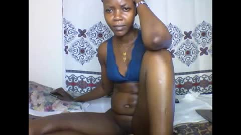 Snapshot of queen_abito chatting on February 3, 4:35 am queen_abito online show from February 3, 4:35 am