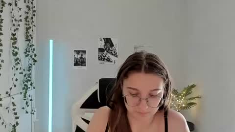 Amelie online show from July 7, 8:18 am