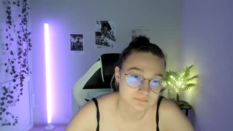 Amelie online show from July 27, 2:58 pm