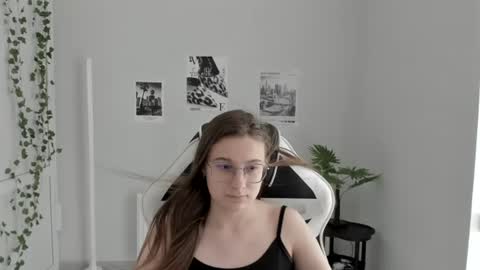 Amelie online show from June 23, 9:07 am