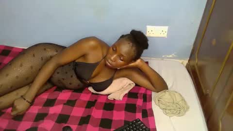 queen_dark2 online show from March 18, 5:45 am