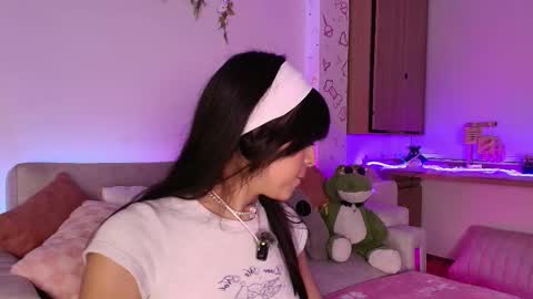 Snapshot of queen_gummy chatting on March 10, 4:17 am saloo online show from March 10, 4:17 am