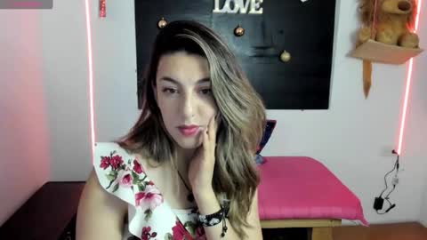 Snapshot of queen_natttyy chatting on December 24, 4:33 am queen_natttyy online show from December 24, 4:33 am