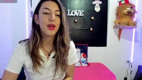 Snapshot of queen_natttyy chatting on December 3, 3:18 am queen_natttyy online show from December 3, 3:18 am