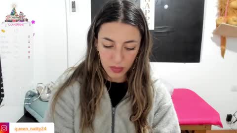 Snapshot of queen_natttyy chatting on January 12, 12:39 am queen_natttyy online show from January 12, 12:39 am