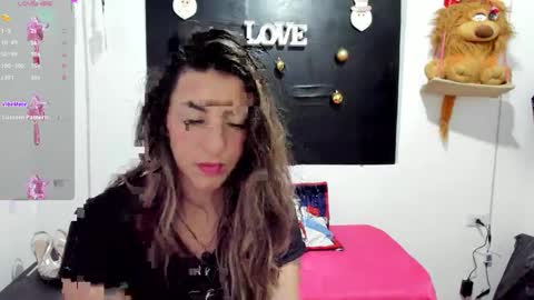 Snapshot of queen_natttyy chatting on December 4, 1:36 am queen_natttyy online show from December 4, 1:36 am