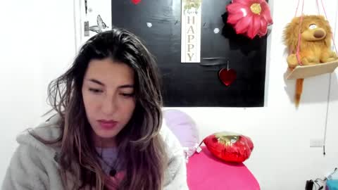 Snapshot of queen_natttyy chatting on March 1, 3:43 am queen_natttyy online show from March 1, 3:43 am