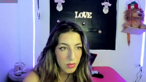 Snapshot of queen_natttyy chatting on December 22, 10:04 pm queen_natttyy online show from December 22, 10:04 pm