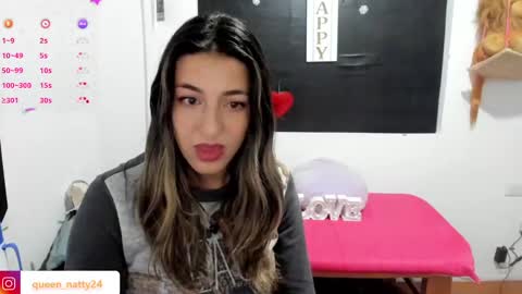 Snapshot of queen_natttyy chatting on January 19, 2:57 am queen_natttyy online show from January 19, 2:57 am