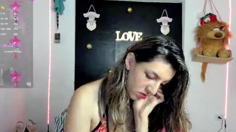Snapshot of queen_natttyy chatting on December 5, 2:20 am queen_natttyy online show from December 5, 2:20 am
