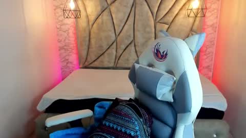   online show from March 6, 11:58 am