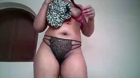 queen_pretty1 online show from March 18, 5:45 am