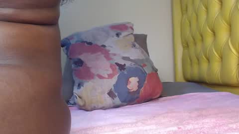Snapshot of queen_tweakingbae chatting on March 5, 11:06 pm valdonte online show from March 5, 11:06 pm