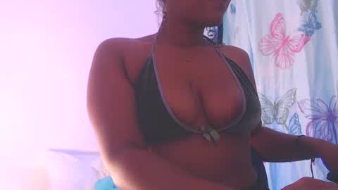 Snapshot of queenalya_ chatting on September 27, 11:12 pm Ahlya online show from September 27, 11:12 pm